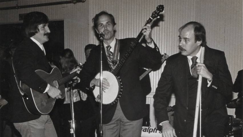 trio playing banjo, guitar, washtub bass